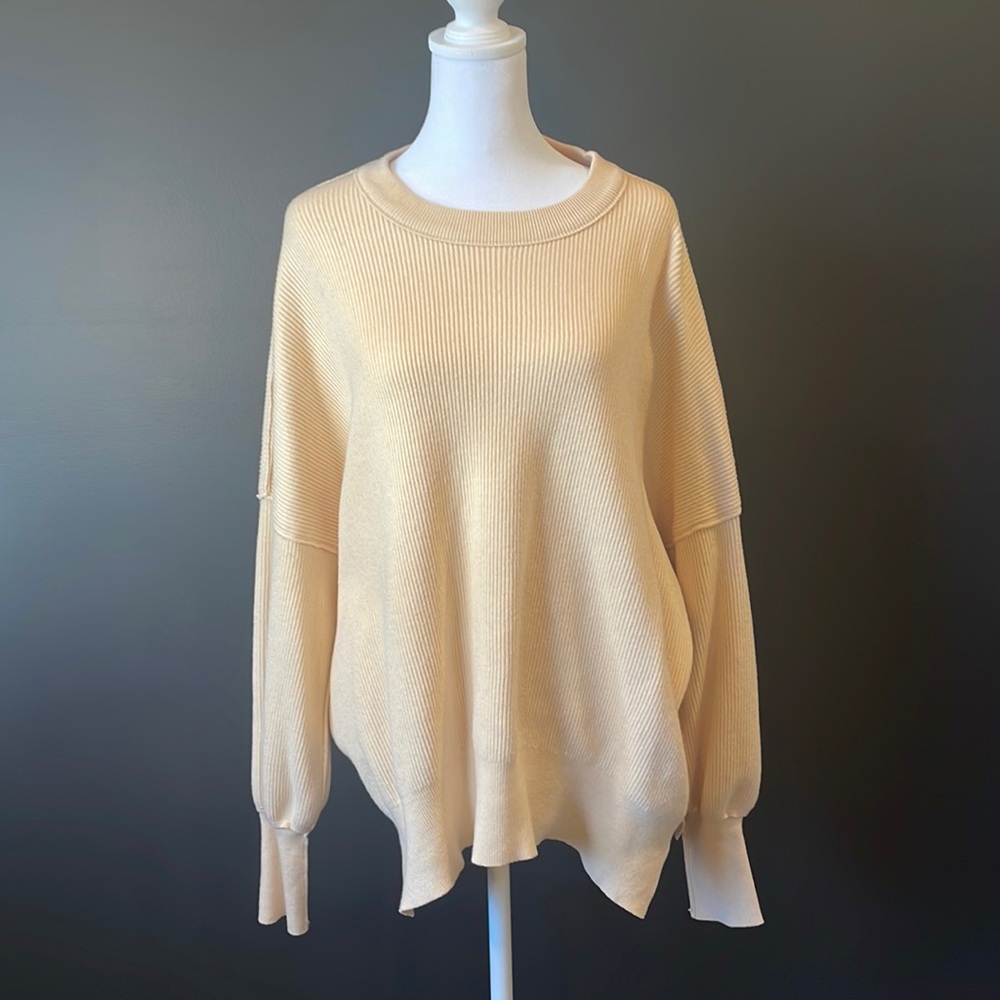 ✨Soft Oversized Light Yellow Sweater Size Medium✨